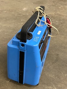 lot 27 image: Yamaha Gas-Powered Battery Charger  Generator