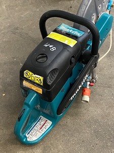 lot 8 image: Makita EK7301 Commercial Gas-Powered Concrete Saw