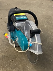 lot 9 image: Makita EK7301 Commercial Gas-Powered Concrete Saw
