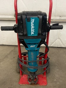 lot 7 image: Makita AVT HM1812 Electric Demolition Hammer