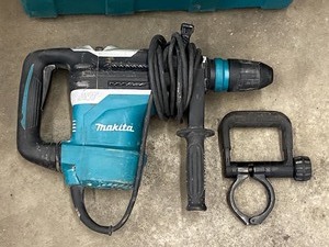lot 16 image: Makita AVT HR4013C Commercial Handheld Hammer Drill