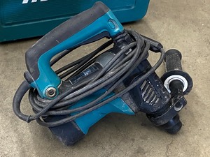 lot 17 image: Makita HR2811F Commercial Handheld Hammer Drill