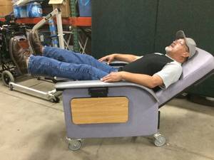 MSRP $3300 Top Of The Line Stryker Clinical Care Mobile Recovery Recliner With Dual Wood Grain Flip Up Tables &amp Swing Open Arms Side Entry For Wheelchair Access - Excellent Condition