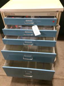 MSRP $1800 ARMSTRONG MEDICAL A-SMART CART 5 DRAWER LOCKING - NO KEY - BUILT TO LAST A LIFETIME GREAT CONDITION&nbsp