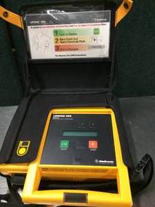 lot 18 image: MSRP $1500 Medtronic Physio Control Lifepak 500 AED  Automated External Defibrillator - Test As Working However Needs Replacement Battery