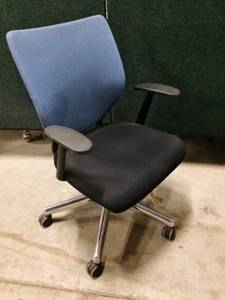 lot 33 image: MSRP $1000 High Quality Maker Keilhauer Simple 9321&nbspConference Chair, Mesh Back With Arms, Fixed Height - Great Condition Built To Last