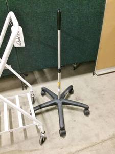 lot 40 image: Brewer Transport Cart and Mistral-Air Adjustable Pole M45200-PM