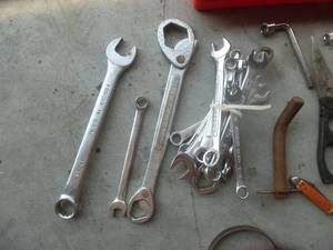 lot 30 image: Orange Tray & Combination Wrenches