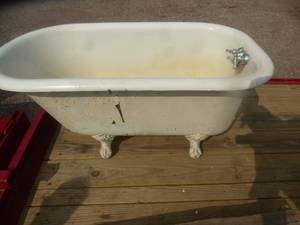 lot 13 image: Claw Foot Bath Tub