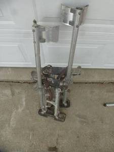 lot 15 image: Aluminum Stilts