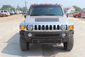 lot 20 image: 2006 Hummer H3 4x4 - 5 Speed Manual - 53,608 Miles - ONE OWNER -