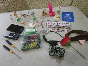 (CS) Lot of Misc Glass Nick Nack An...