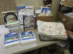 (EW5) Lot of Misc Clocks Lighting D...