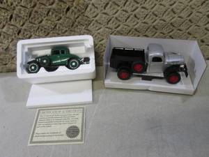 (BSB) 2 Vintage Diecast Cars 1932 C...