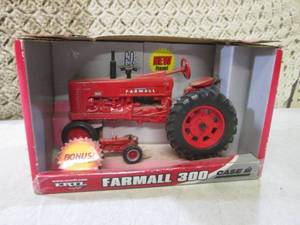 (C-4) Vintage Ertl Case Farmall 300...
