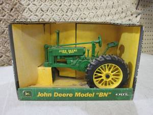 (C-4) Ertl Die-Cast Metal John Deer...