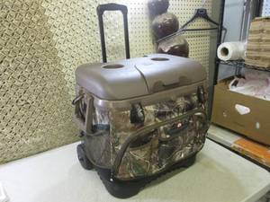 (A-2) Igloo Sportsman Travel Cooler...