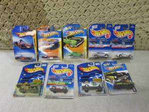 (C-4) Assorted Hot Wheels Cars in P...