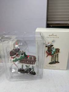 lot 109 image: Collection of (7) Hallmark Keepsake Christmas Ornaments
