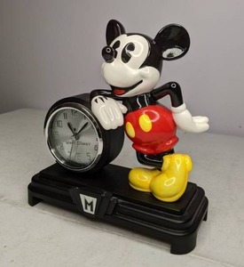lot 70 image: Mickey Mouse Clock