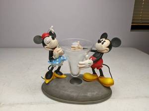 lot 73 image: Vintage Mickey Mouse and Minnie Mouse Statue