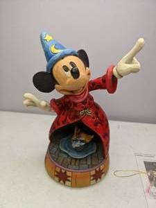 lot 96 image: Gorgeous Walt Disneys Showcase Collection Mickey Mouse Musical Figurine
