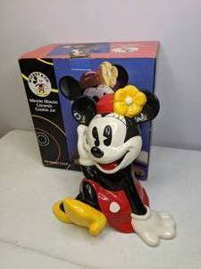 lot 99 image: Adorable Mickey and Co. Minnie Mouse Ceramic Cookie Jar