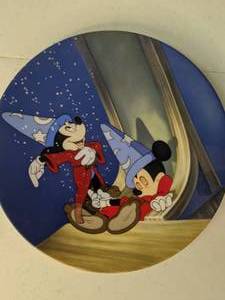 lot 125 image: Lot of (4) Collectible MickeyDisney Plates