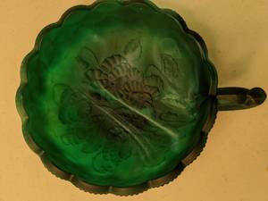 lot 154 image: Jade Imperial Slag Glass Teacup