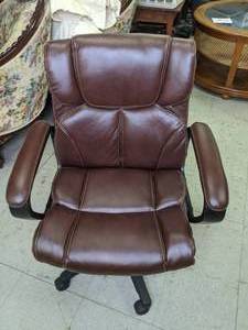 lot 60 image: Leather Executive Chair - Dark Brown - Lot 14