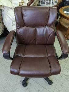 lot 63 image: Leather Executive Chair - Dark Brown - Lot 34