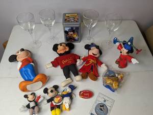 lot 105 image: Lot of Vintage Mickey Mouse Collectibles