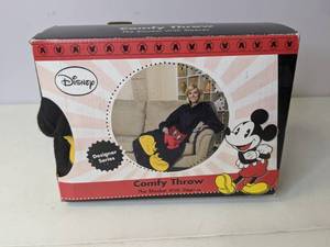 lot 87 image: Disney Mickey Mouse Comfy Throw Fleece Blanket Sleeves
