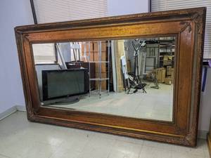 lot 1 image: Bassett Mirror Prazzo Leaner Mirror in Antique Gold