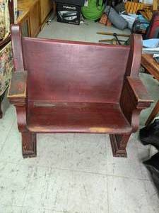 lot 183 image: Classic Vintage Wood Church Pew - Small