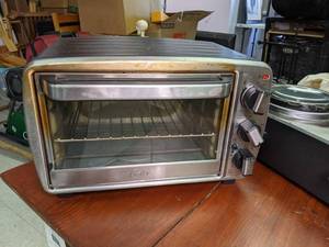 lot 186 image: Oster Toaster Oven & Bella Triple Slow CookerBuffet Server