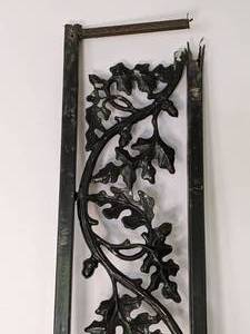 lot 189 image: Ornamental Iron Leaf Vine Piece -Tall