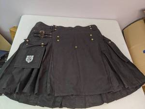 lot 244 image: Damn Near Kilt Em - Mens Kilt (Lot 13)