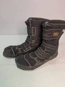 lot 258 image: Ninja Tabi Boots - L.Wins