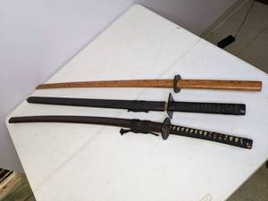 lot 221 image: Set of (2) Katana Swords and (1) Practice Sword