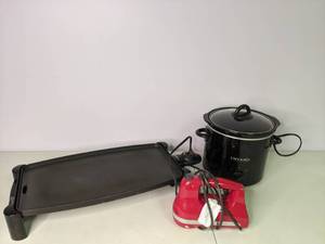 lot 268 image: Lot of (3) Kitchenware- Griddle, CrockPot & Hand Mixer