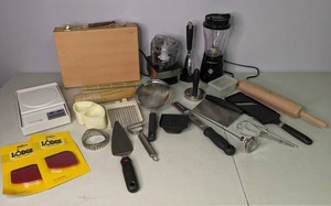 lot 271 image: Kitchen Lot - Handy Tools & Appliances