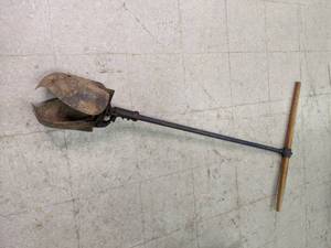lot 236 image: Seymour Auger w Wood Handle