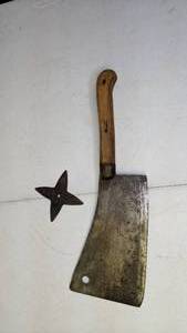 lot 294 image: Collectible Cleaver and Throwing Star