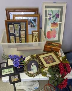lot 465 image: Mixed Lot of Artificial Flowers, Decorative Artwork & Picture Frames