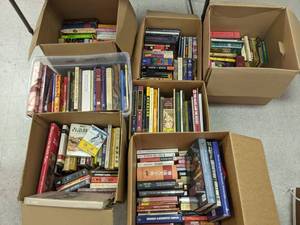 lot 447 image: Large Mixed Lot of Books World War Z, Kwaidan, Stephen Fry, Japanese Slang, & More