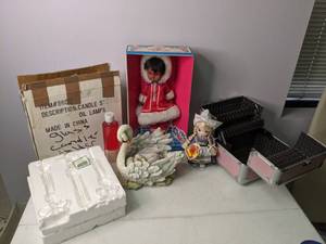 lot 282 image: Doll Lot - Precious Moments, Regal & Figurine