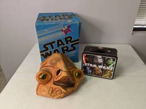 lot 8 image: Collectable Vintage Star Wars Admirable Ackbar Latex Mask and Lunch Box