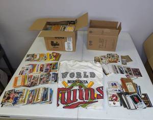 lot 498 image: Vintage Sports Collection - Cards & World Series TShirt