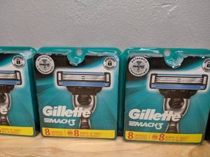 lot 213 image: 28 Brand New Gillette Mach 3 Blades